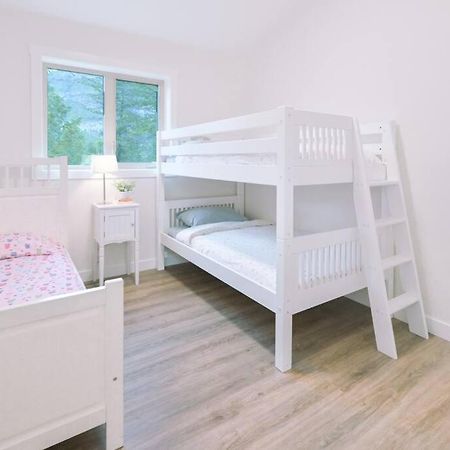 Oasis Getaway, Mins To Lake, King Bed, Dbl Garage Invermere Exterior foto