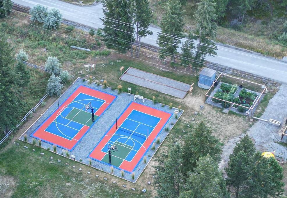 Oasis Getaway, Mins To Lake, King Bed, Dbl Garage Invermere Exterior foto