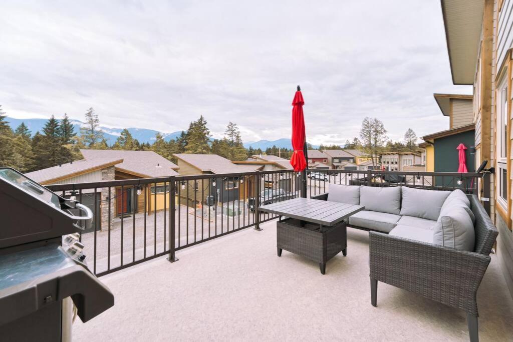 Oasis Getaway, Mins To Lake, King Bed, Dbl Garage Invermere Exterior foto