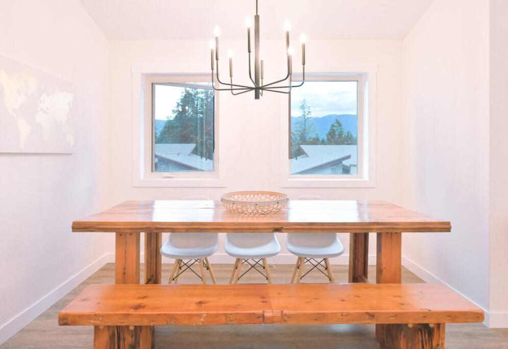 Oasis Getaway, Mins To Lake, King Bed, Dbl Garage Invermere Exterior foto