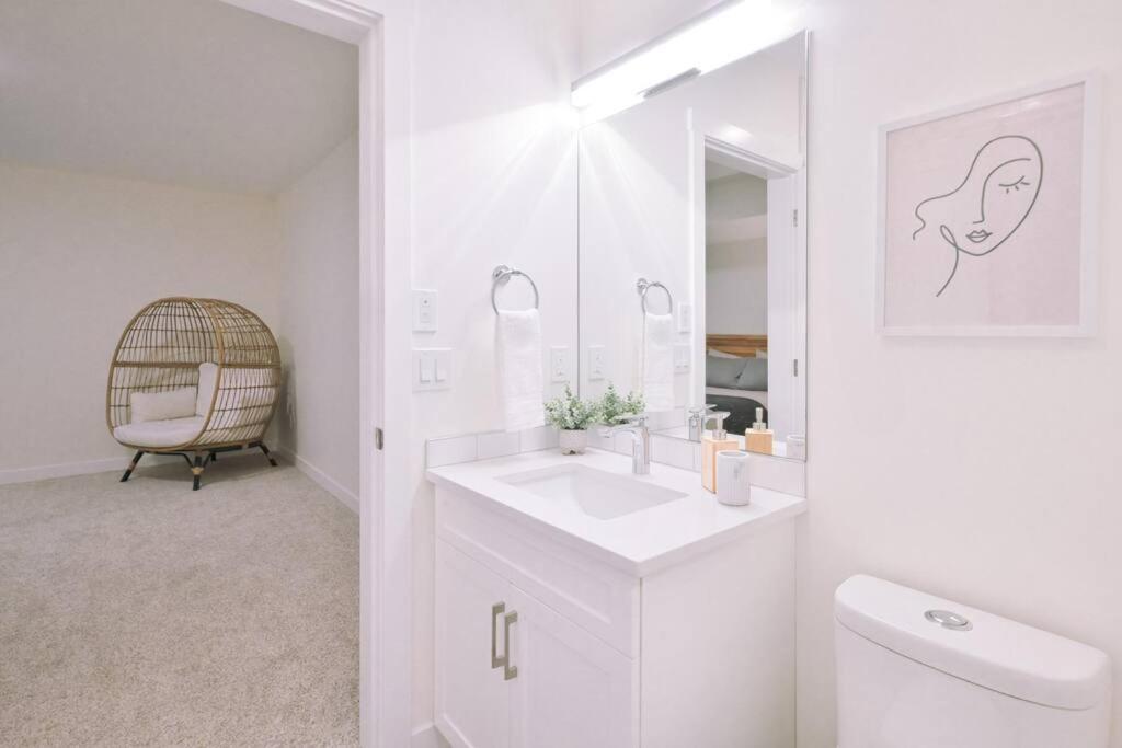 Oasis Getaway, Mins To Lake, King Bed, Dbl Garage Invermere Exterior foto