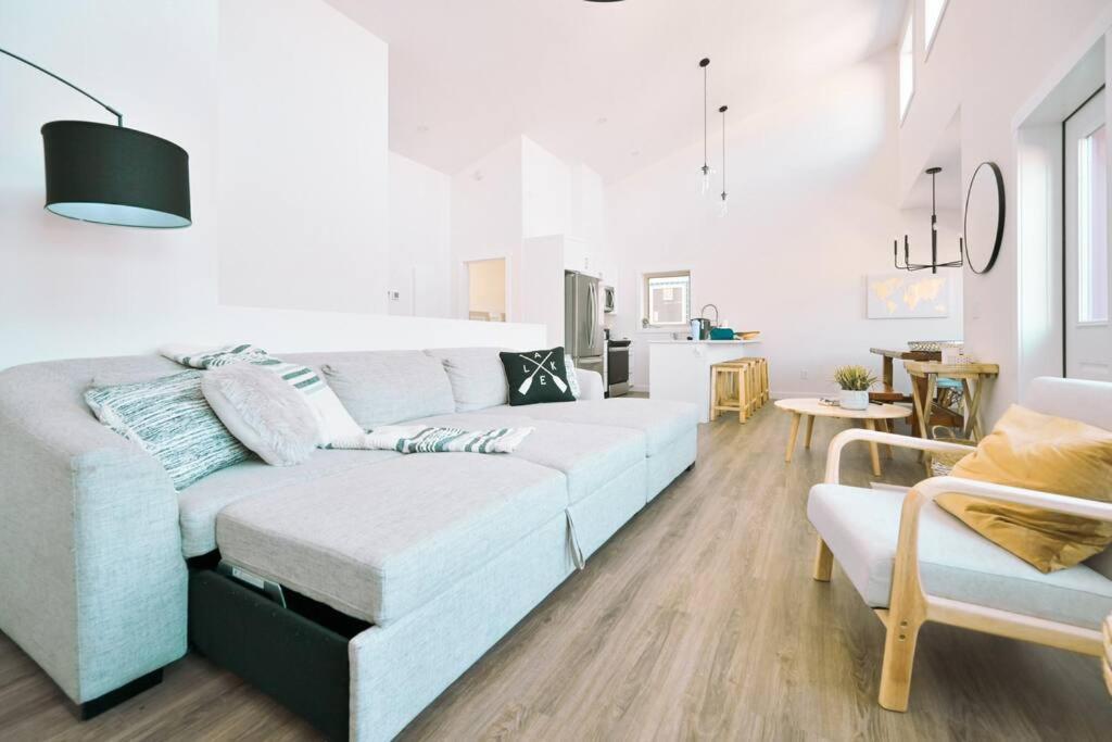 Oasis Getaway, Mins To Lake, King Bed, Dbl Garage Invermere Exterior foto