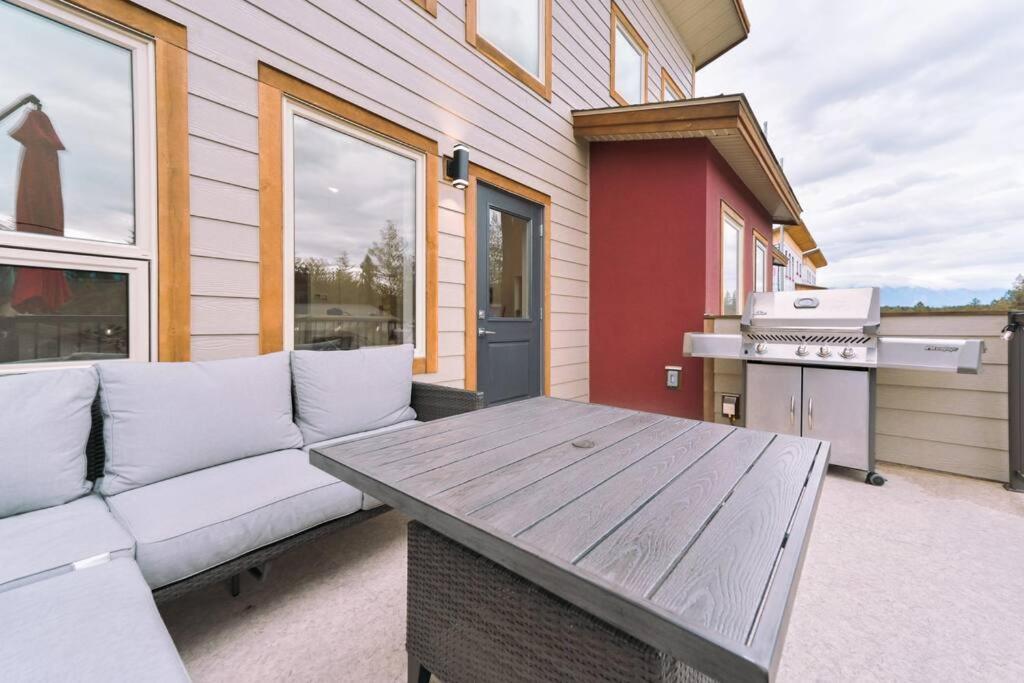 Oasis Getaway, Mins To Lake, King Bed, Dbl Garage Invermere Exterior foto